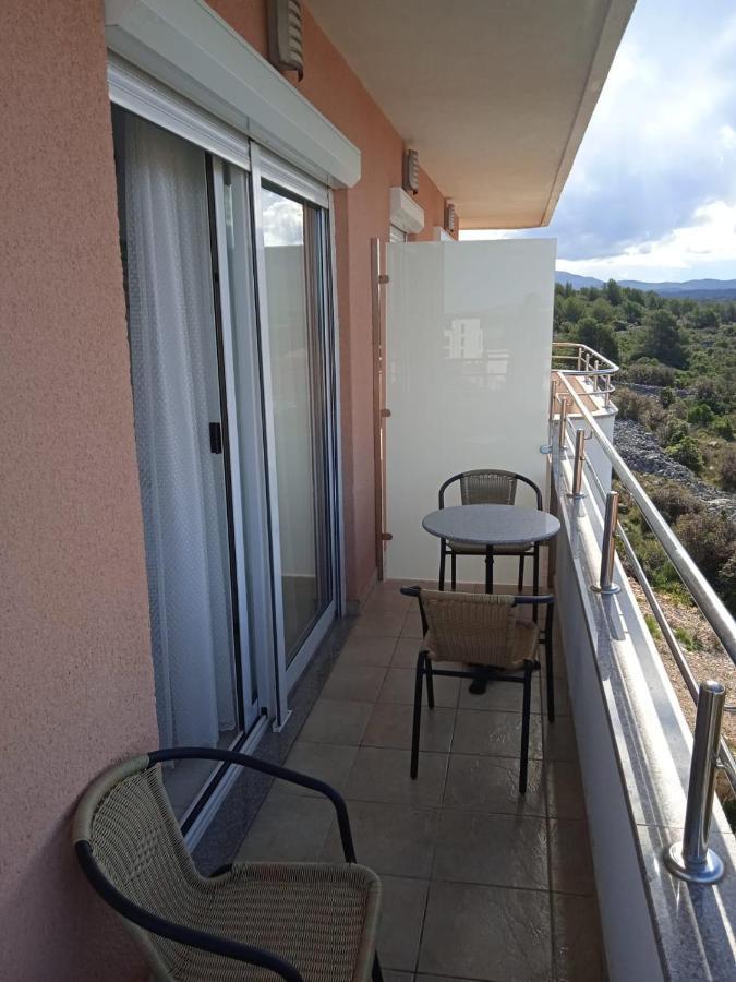 Apartment Luka With Balcony, Sea View And Free Parking Šibenik Buitenkant foto